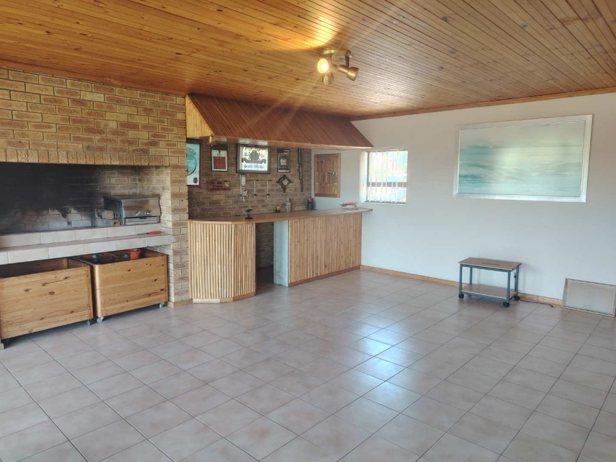 To Let 4 Bedroom Property for Rent in Ridgeworth Western Cape